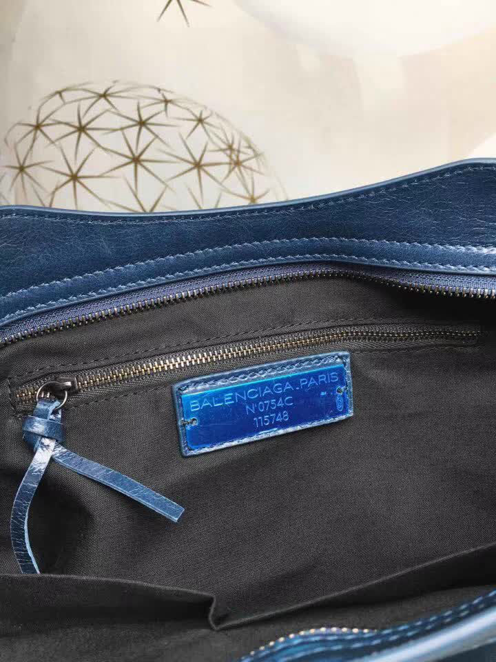 BALENCIAG巴黎世家 經典款 義大利進口原版油蠟頭層牛皮 古銅釘黑色 時尚百搭 手提肩背斜挎包  BL1305